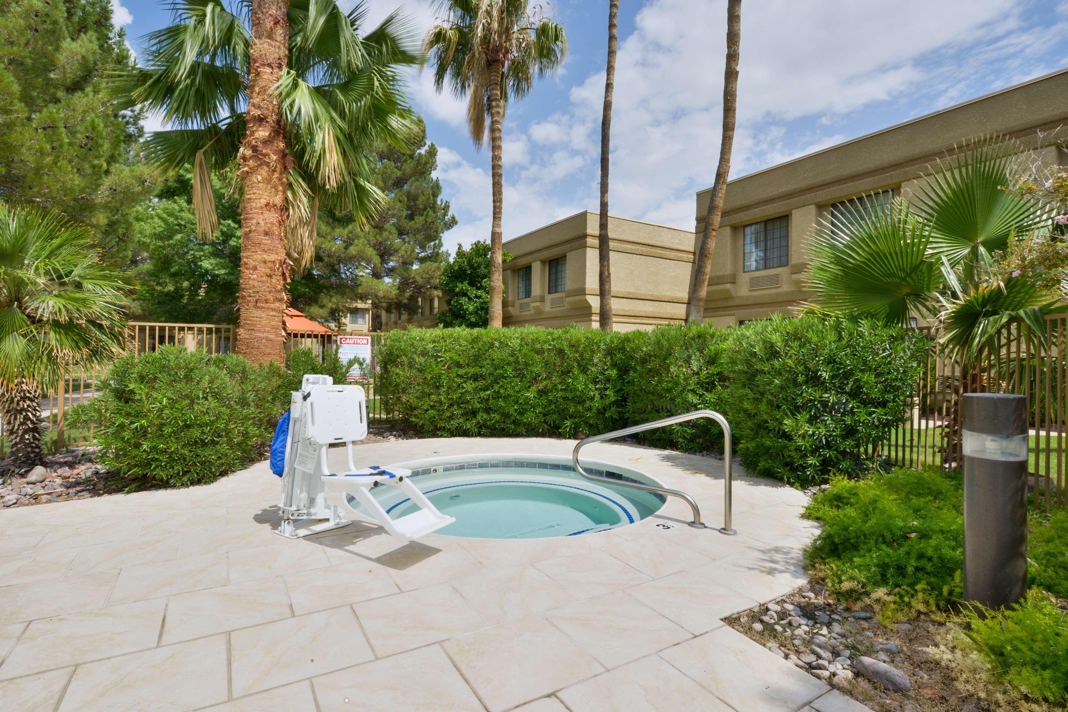 Wyndham Tucson Airport Hotel & Conference Center Экстерьер фото