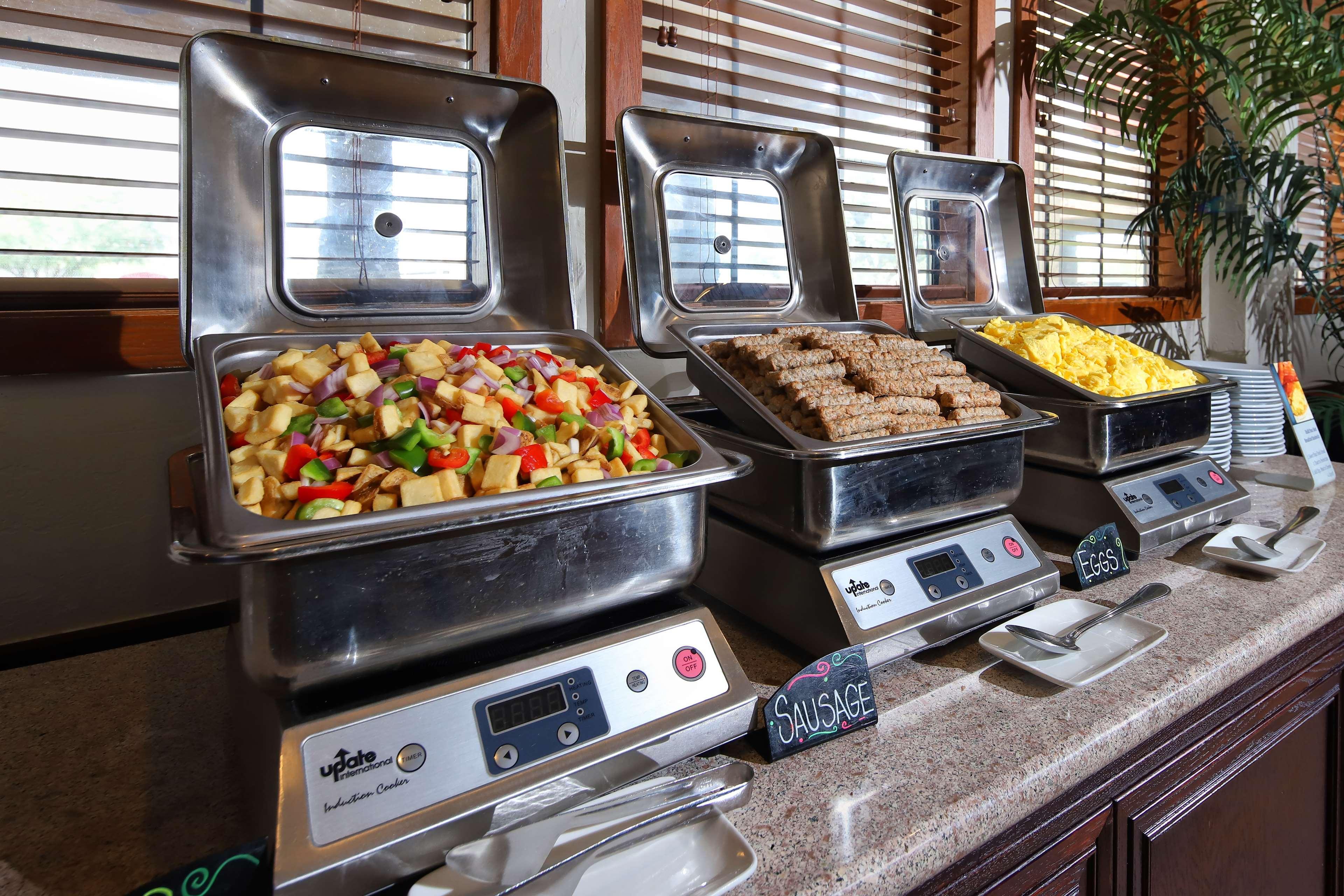 Wyndham Tucson Airport Hotel & Conference Center Экстерьер фото