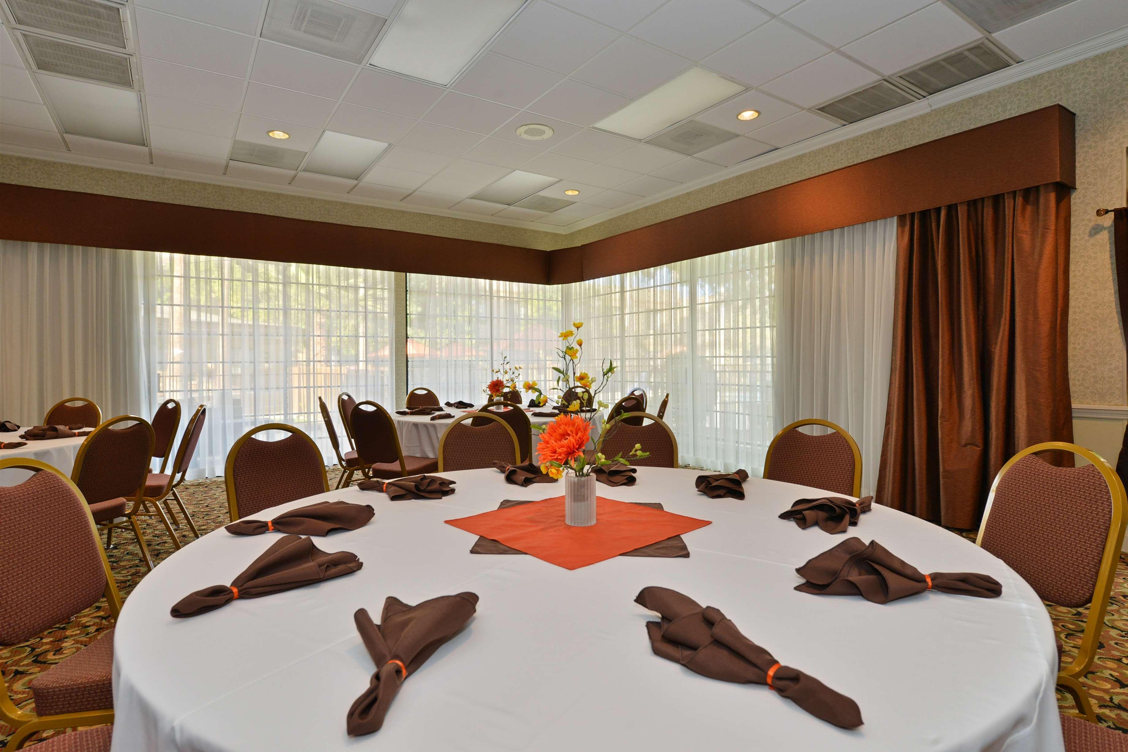 Wyndham Tucson Airport Hotel & Conference Center Экстерьер фото