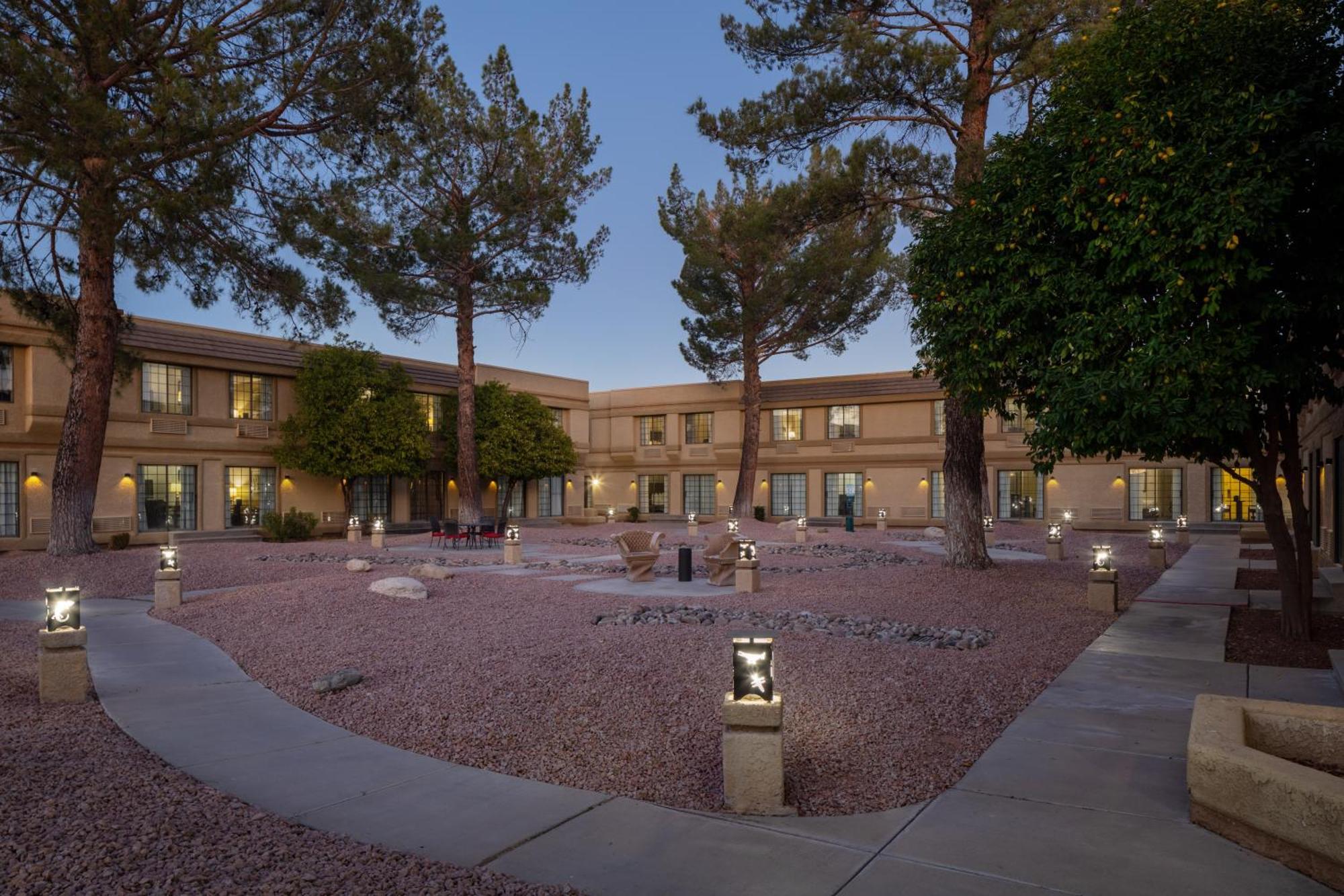 Wyndham Tucson Airport Hotel & Conference Center Экстерьер фото