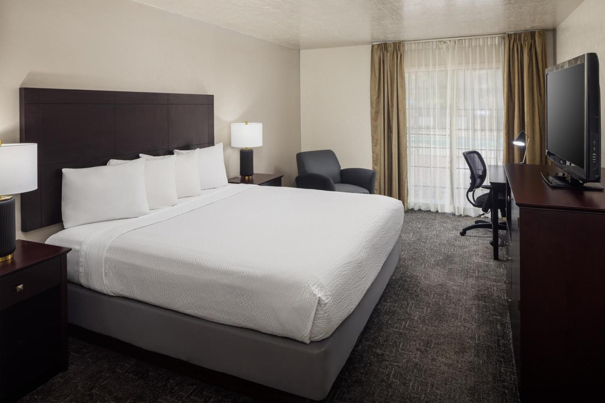 Wyndham Tucson Airport Hotel & Conference Center Экстерьер фото