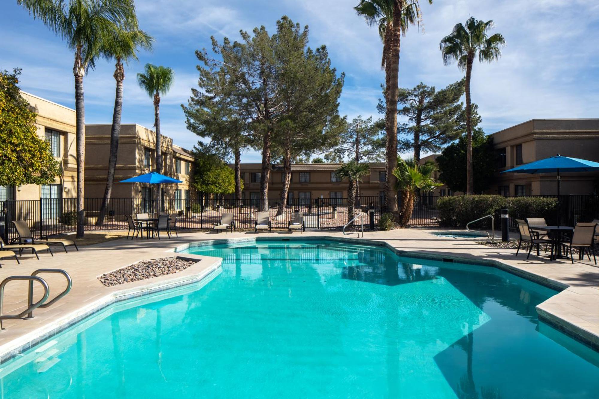 Wyndham Tucson Airport Hotel & Conference Center Экстерьер фото