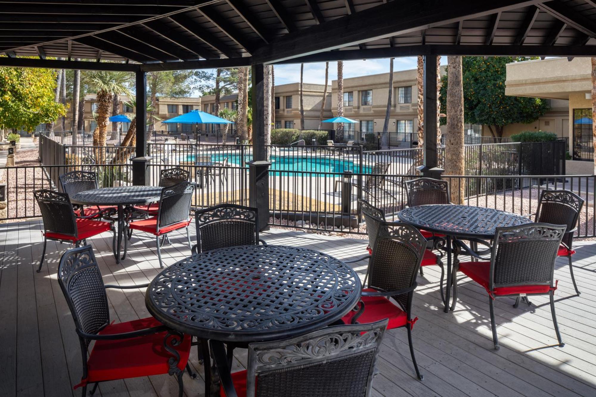 Wyndham Tucson Airport Hotel & Conference Center Экстерьер фото